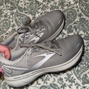 Brooks tennis shoes